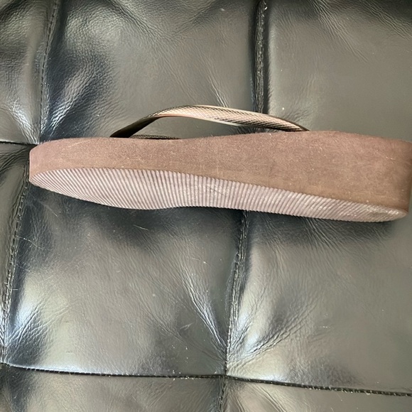 Women's Brown Flip Flop Sandals - Picture 4 of 12